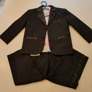 FORMAL TUXEDO SUIT FOR A BOY